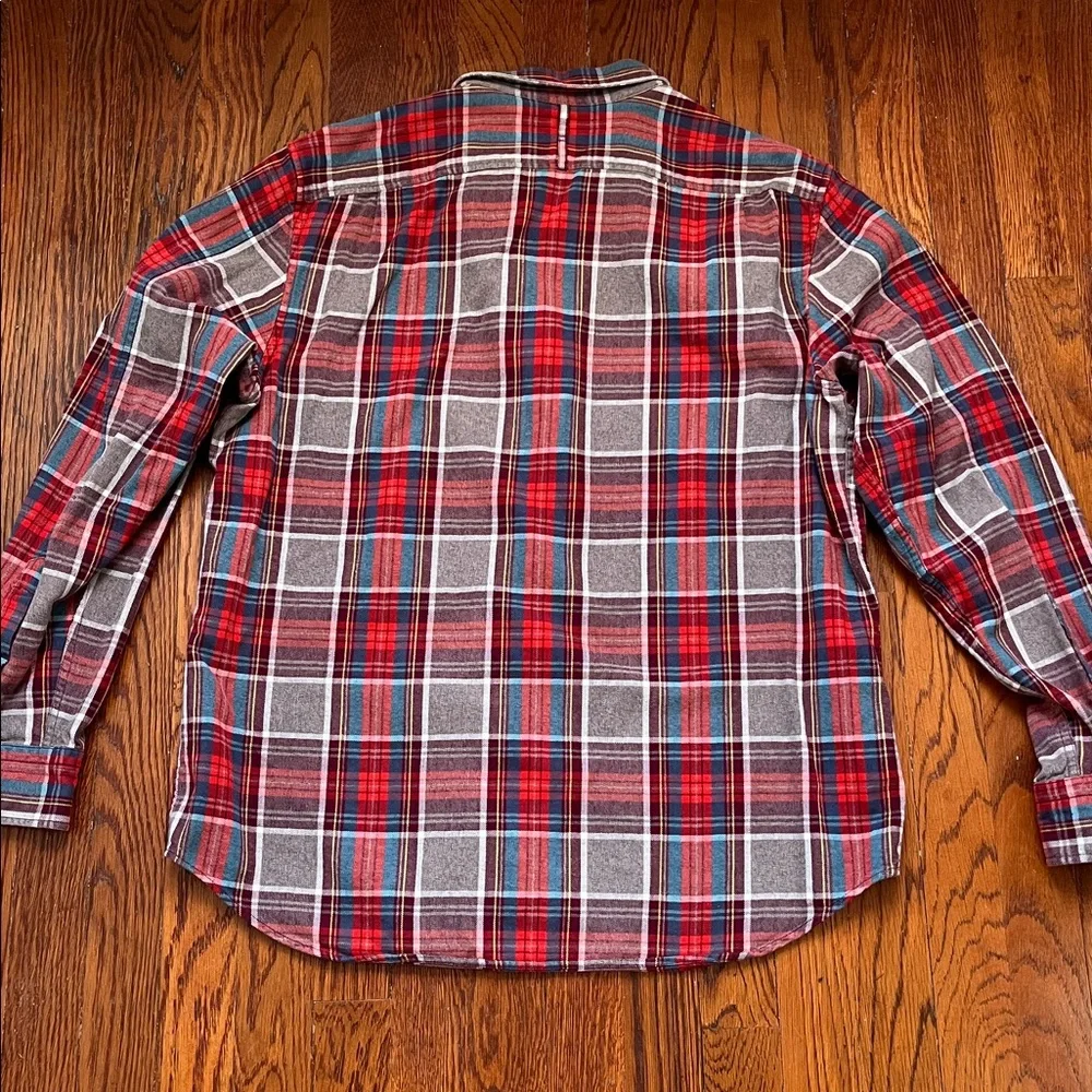Banana Republic Luxe Flannel Camden Fit Red Blue Grey Plaid Button Down in Large